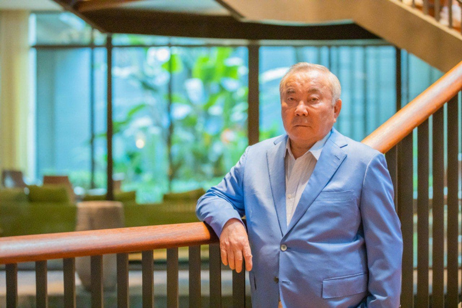 Болат Назарбаев не ковбой.